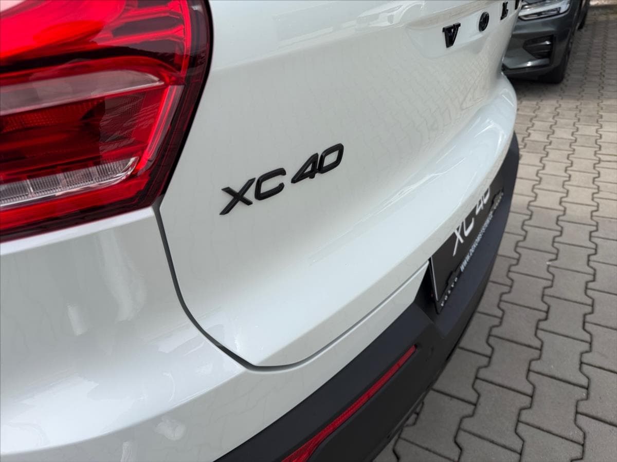 2026 Volvo XC40 - 27