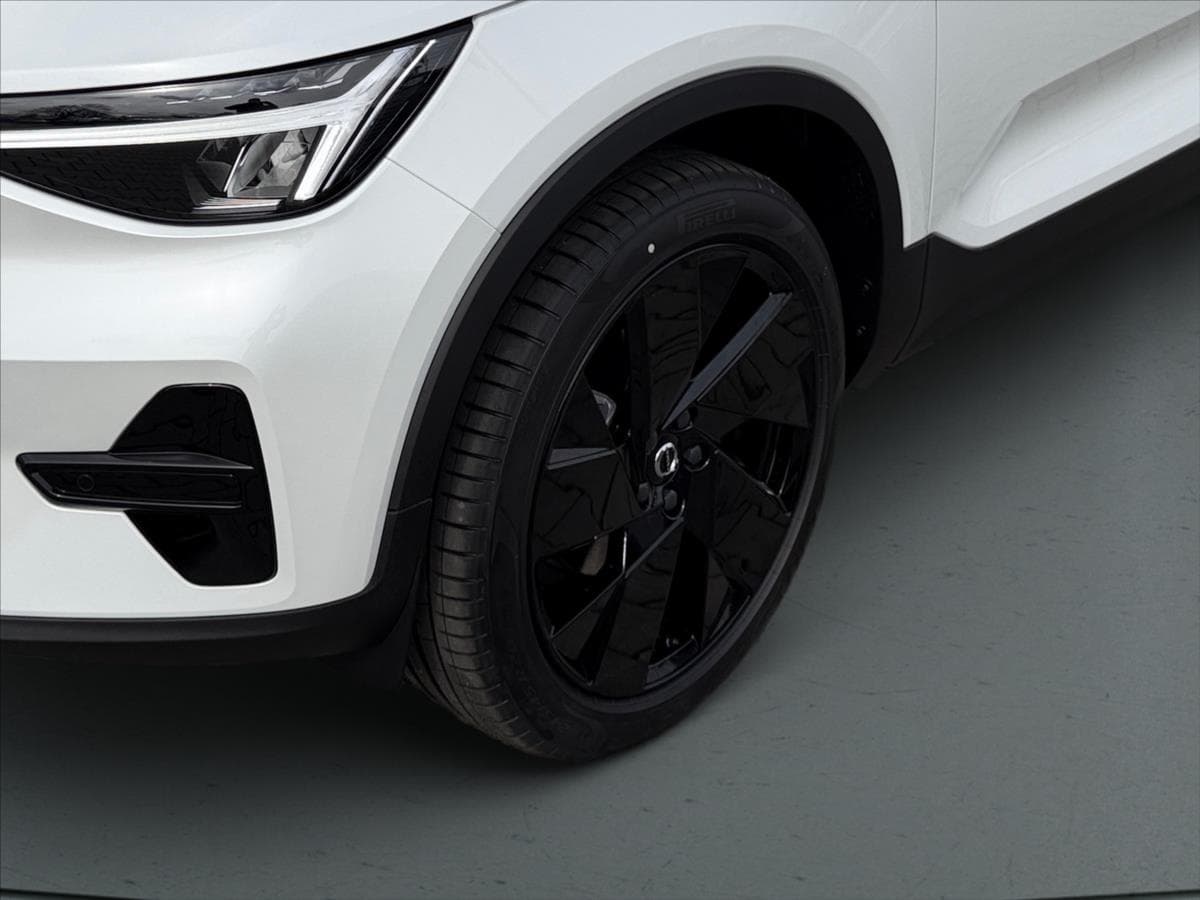 2026 Volvo XC40 - 11