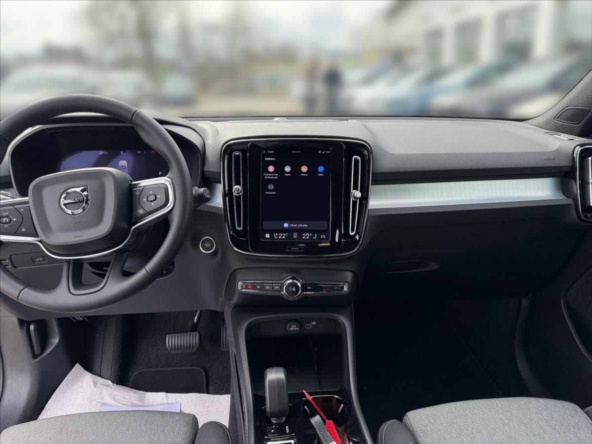 2026 Volvo XC40 - 17