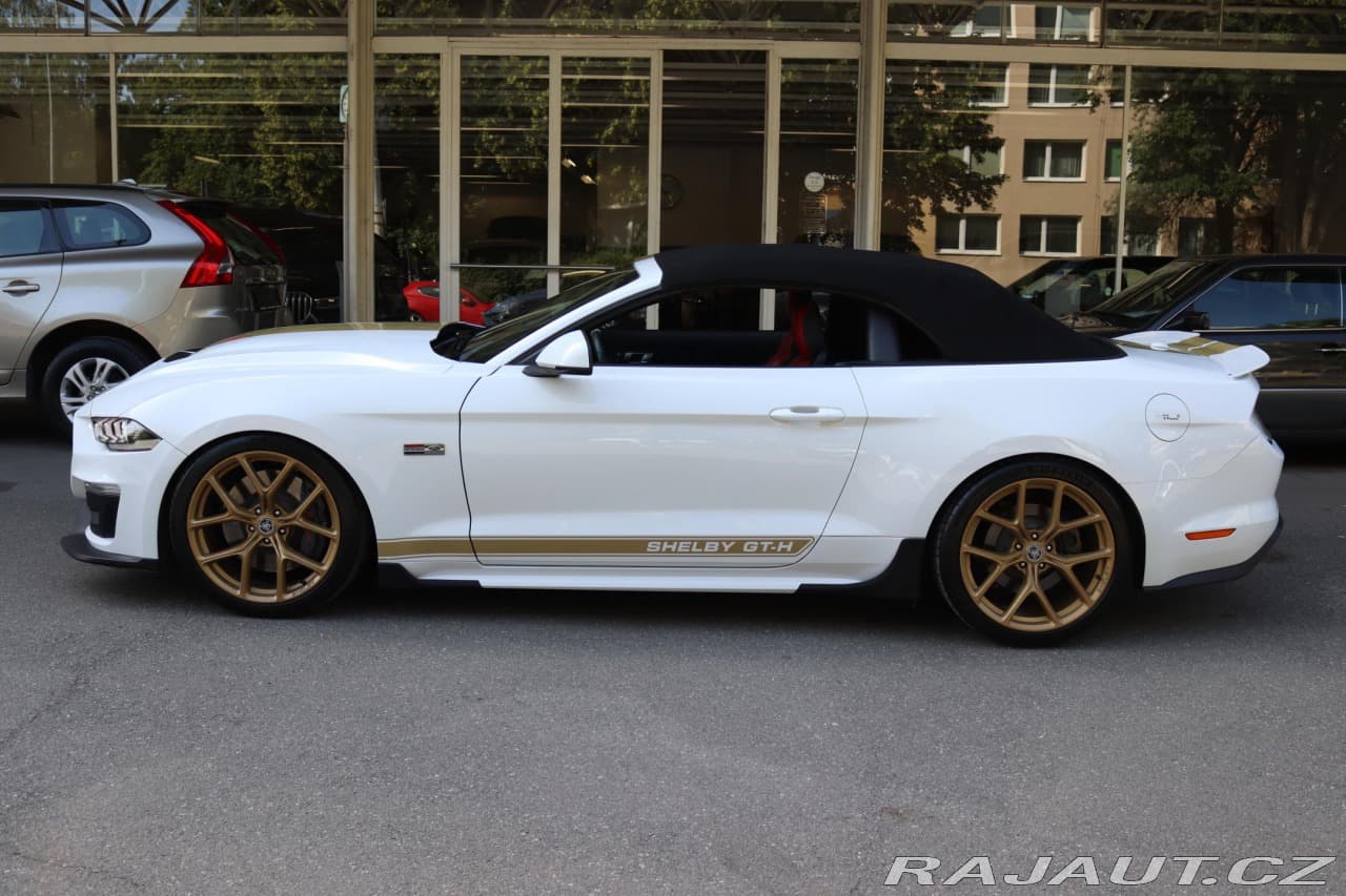 2021 Ford MUSTANG - 19