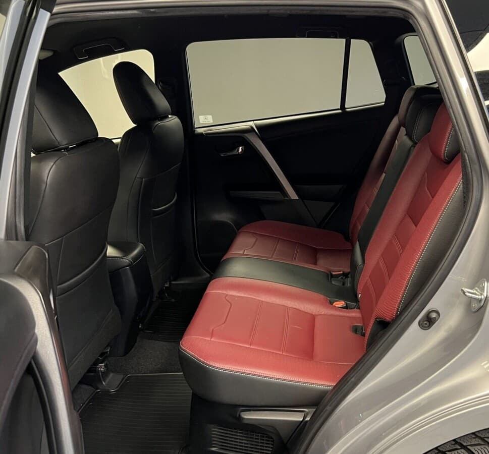 2018 Toyota RAV4 - 11