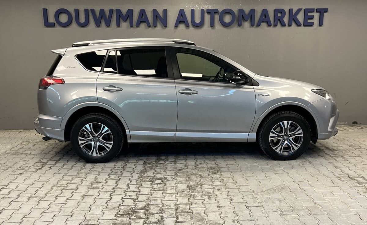 2018 Toyota RAV4 - 18