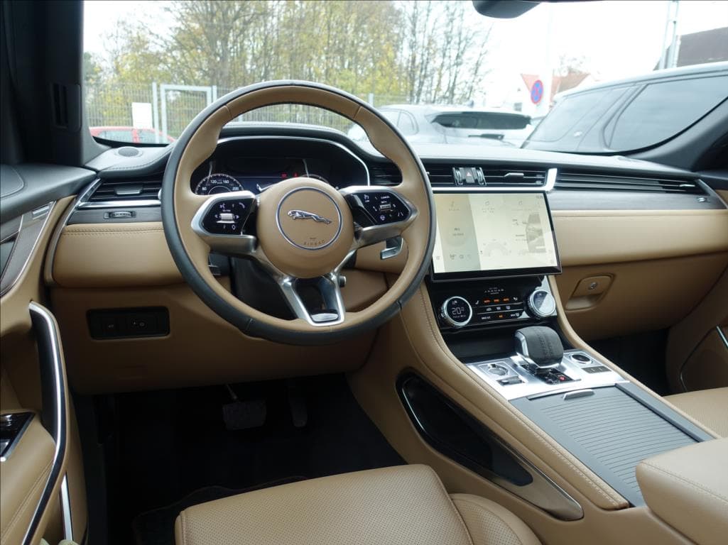 2021 Jaguar F-PACE - 10