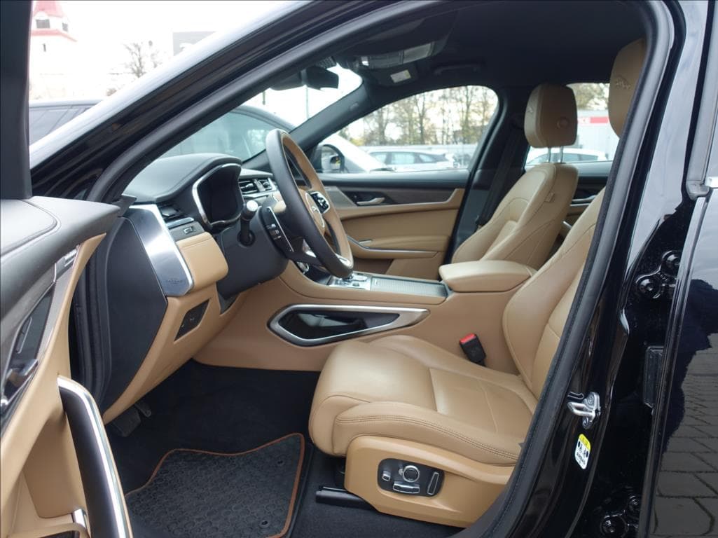 2021 Jaguar F-PACE - 11