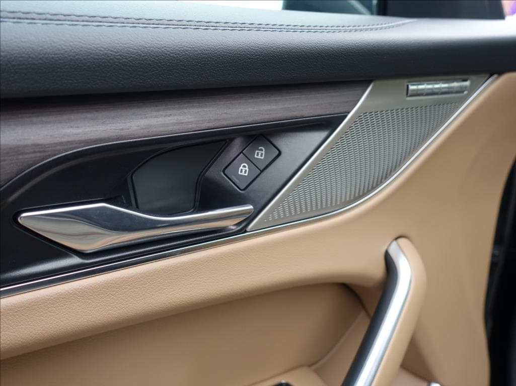 2021 Jaguar F-PACE - 13