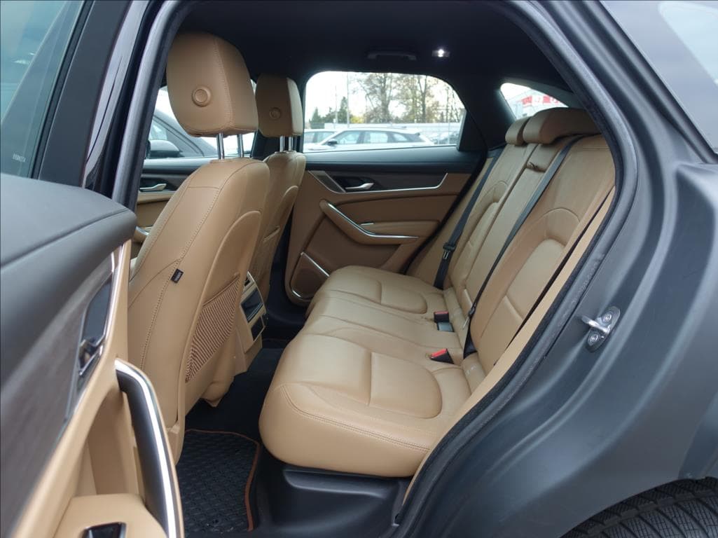 2021 Jaguar F-PACE - 17