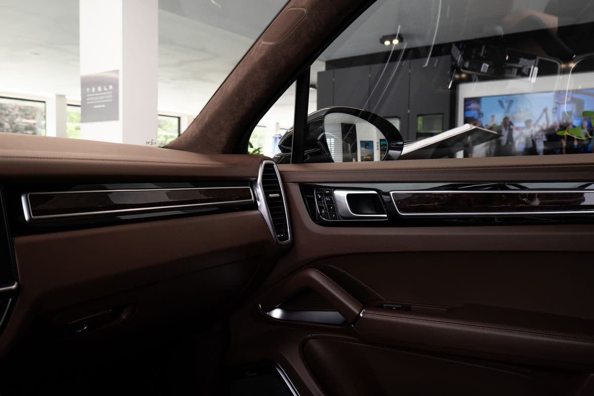 2018 Porsche CAYENNE - 15