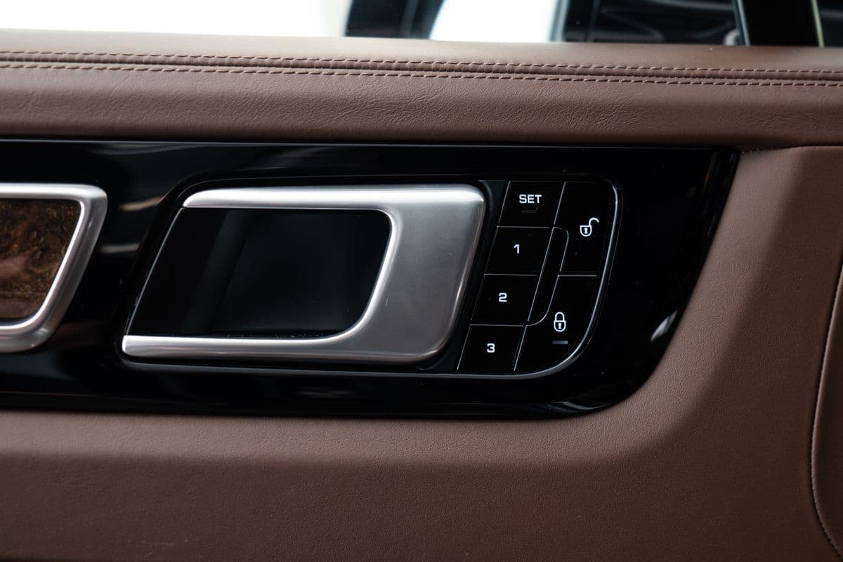 2018 Porsche CAYENNE - 17