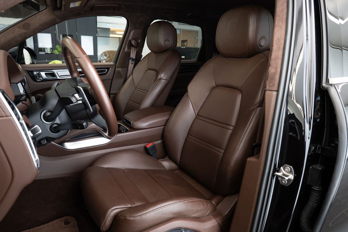 2018 Porsche CAYENNE - 8