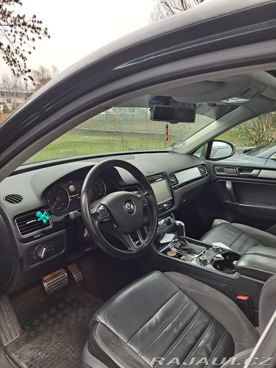 2013 Volkswagen TOUAREG - 9