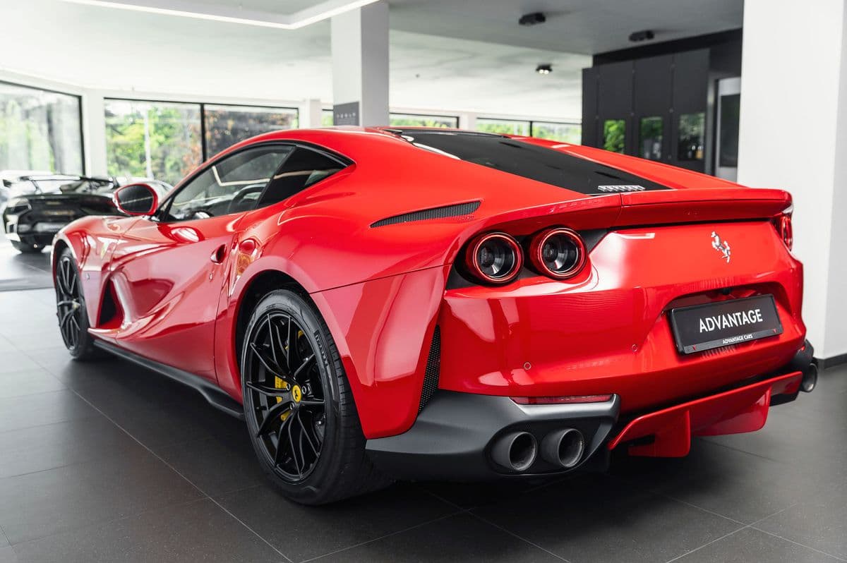 2019 Ferrari 812 - 4