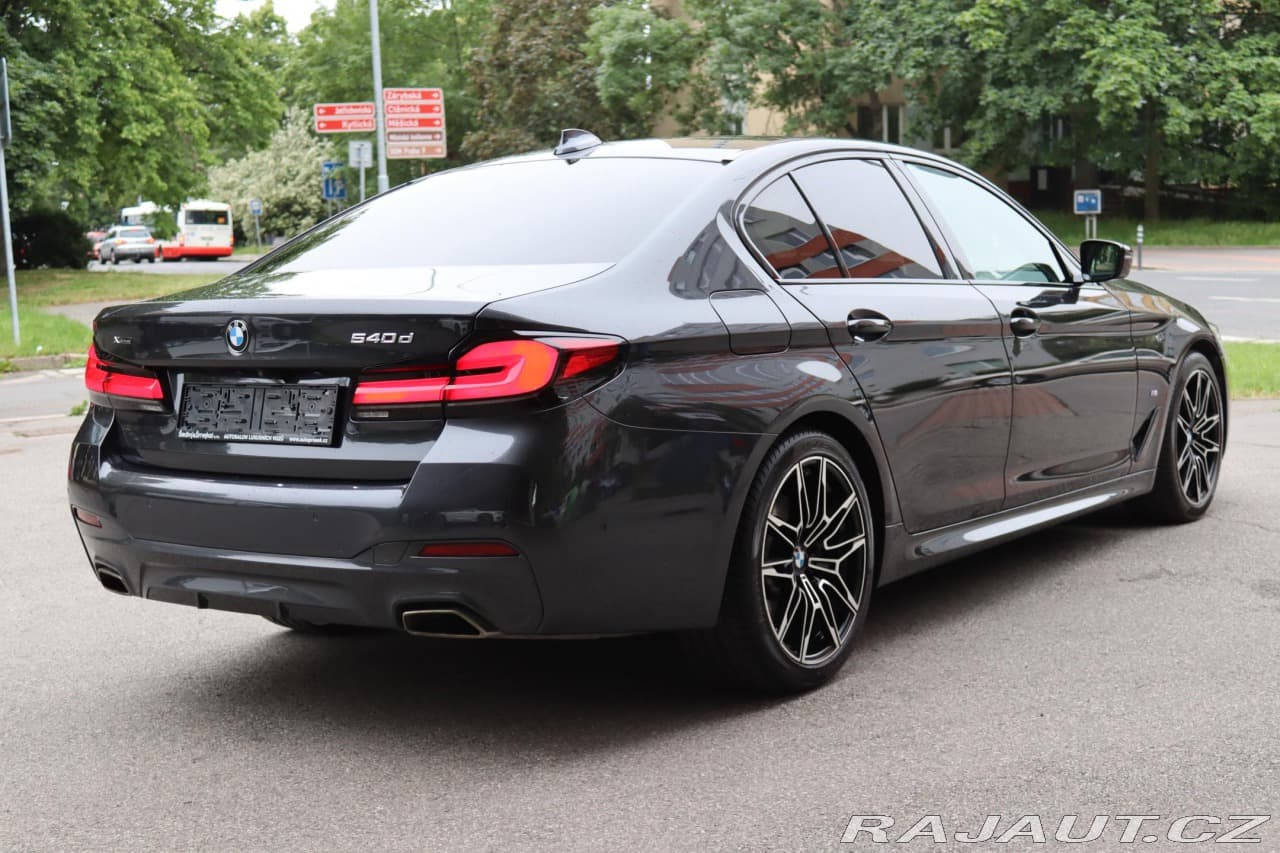 2021 BMW 5-SERIES - 11