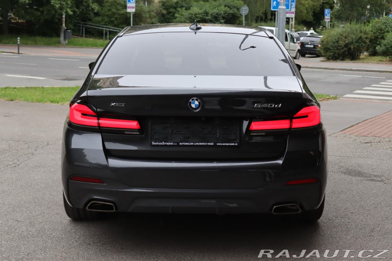2021 BMW 5-SERIES - 12