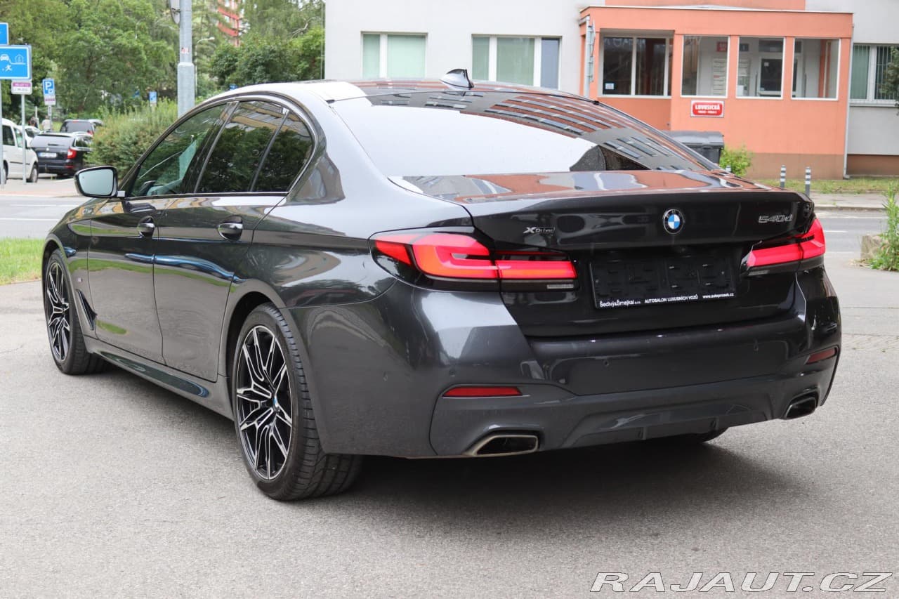 2021 BMW 5-SERIES - 13