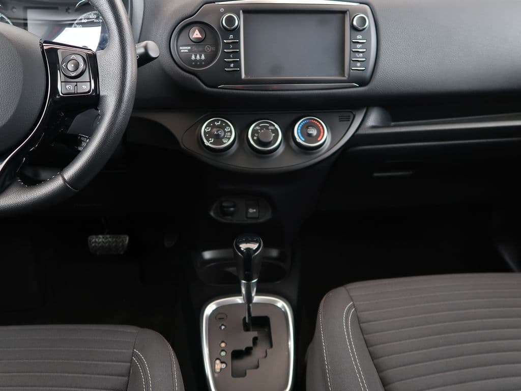 2018 Toyota YARIS - 16