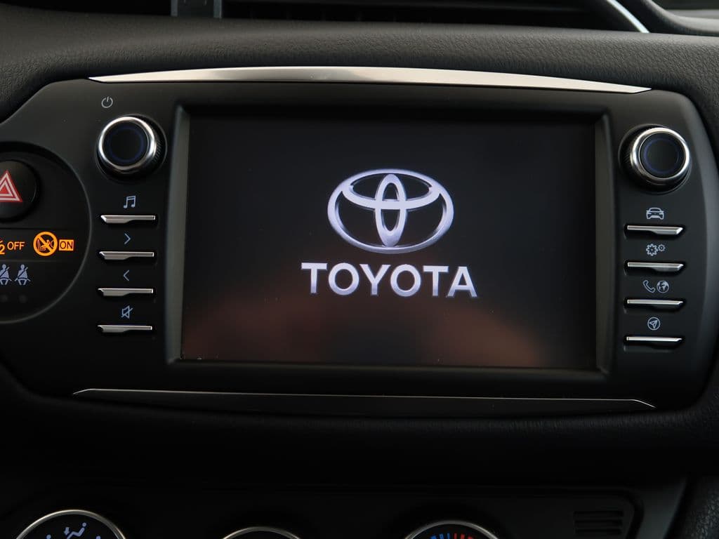 2018 Toyota YARIS - 17