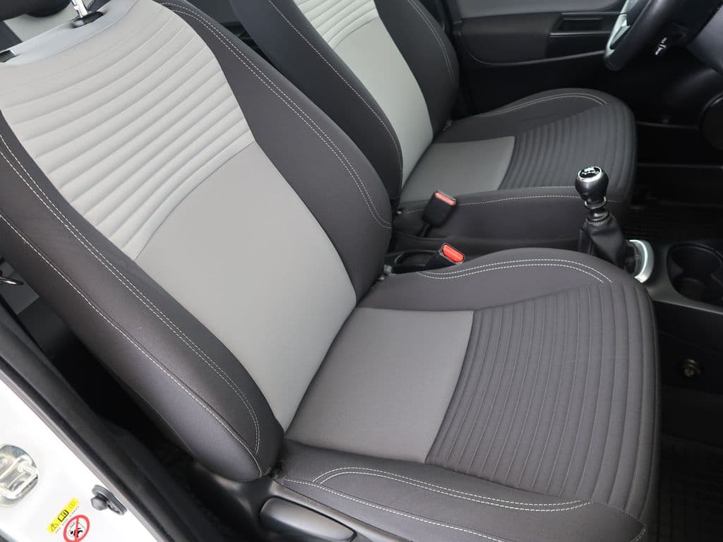 2018 Toyota YARIS - 13
