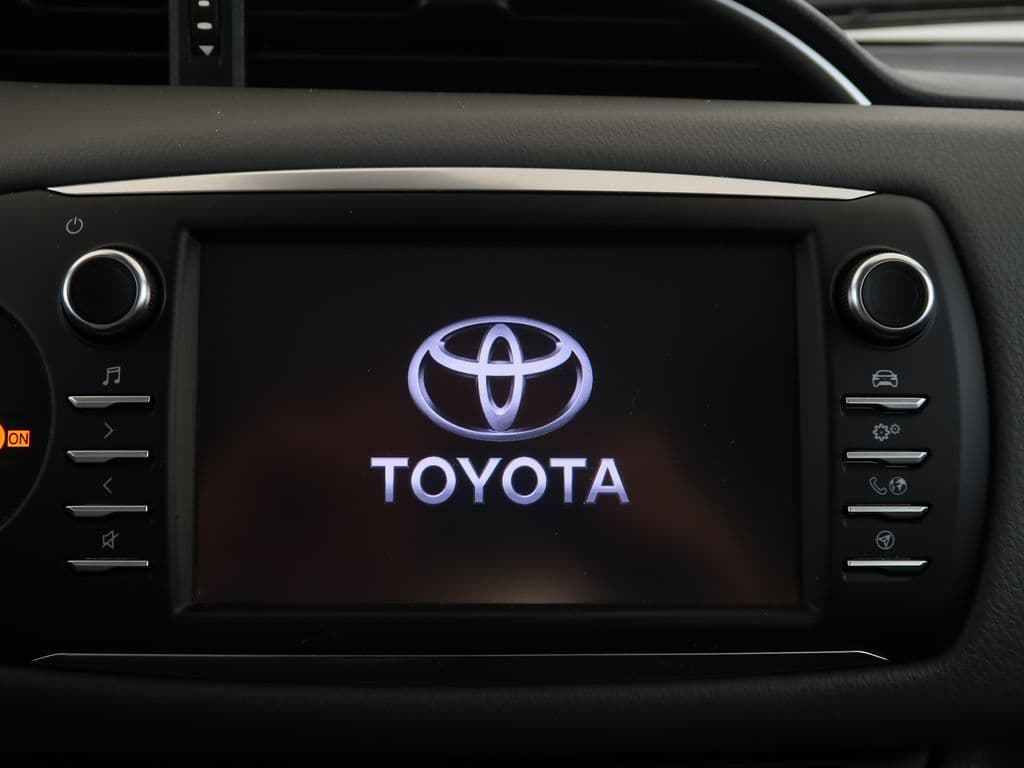 2018 Toyota YARIS - 16