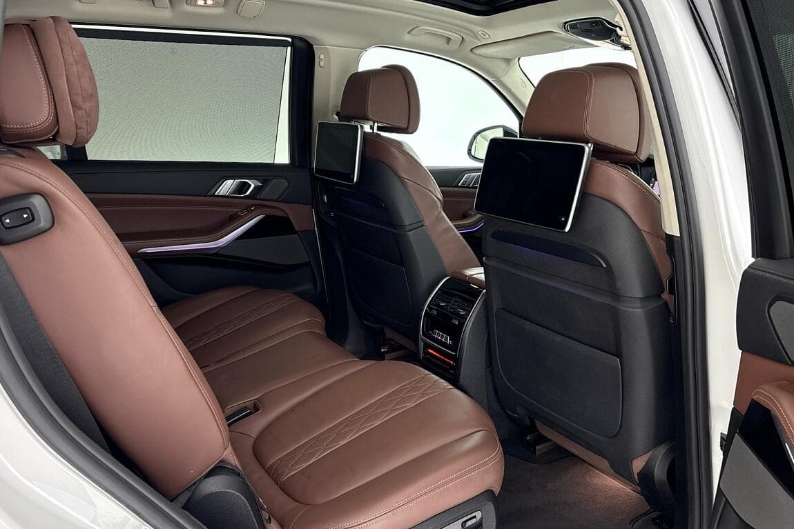 2020 BMW X7 - 12