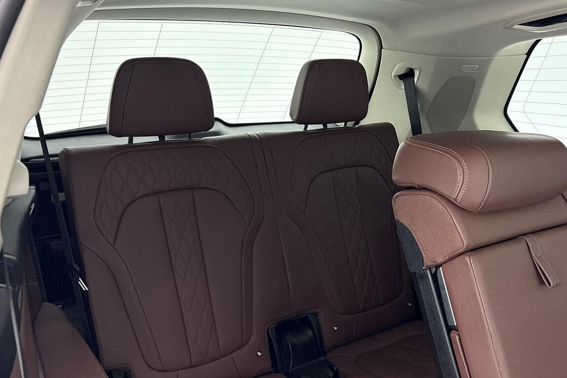 2020 BMW X7 - 15
