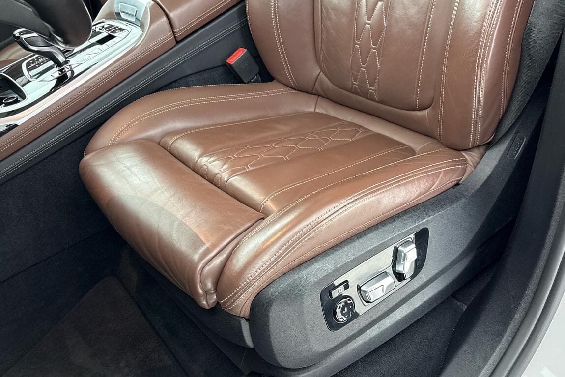 2020 BMW X7 - 16