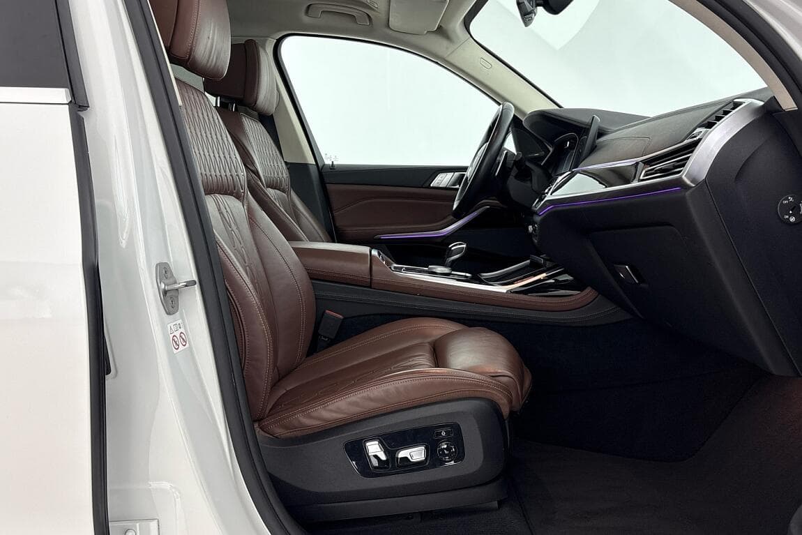 2020 BMW X7 - 17