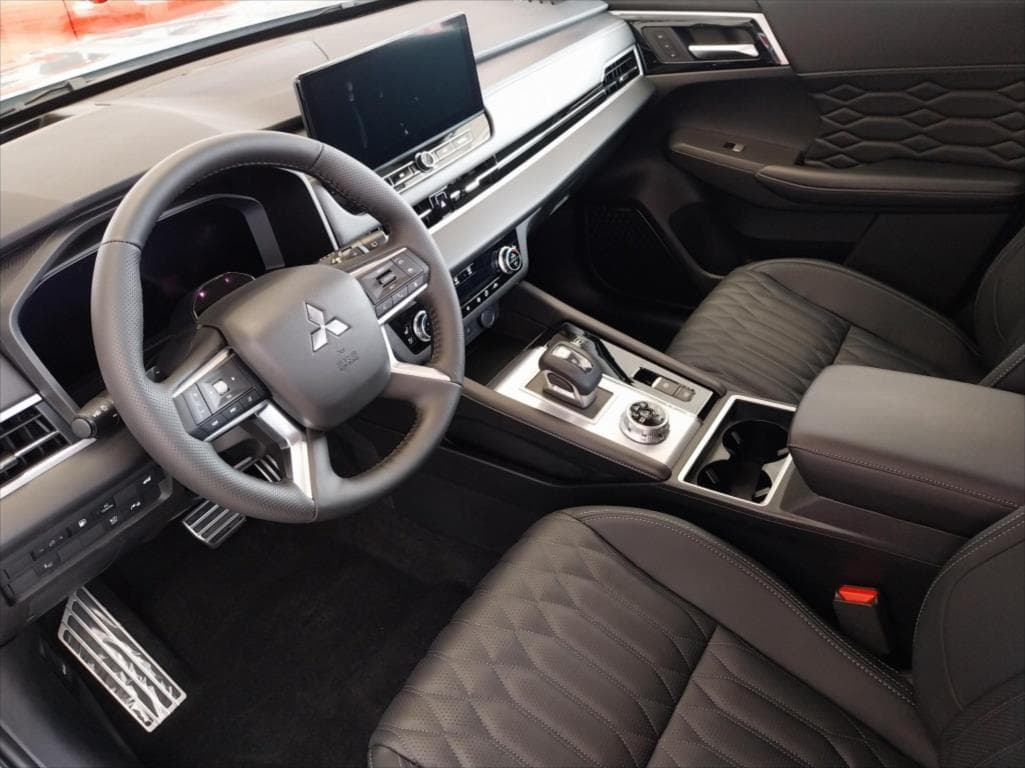 2025 Mitsubishi OUTLANDER - 5