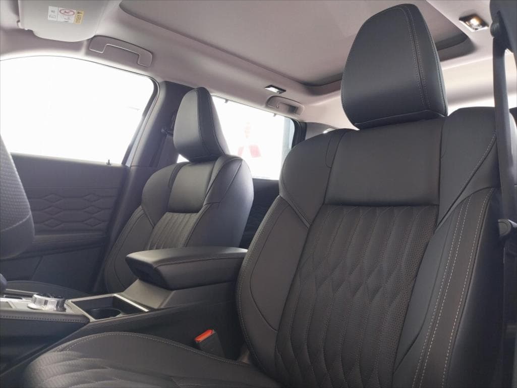 2025 Mitsubishi OUTLANDER - 6