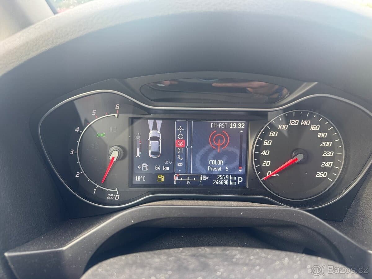 2012 Ford GALAXY - 23