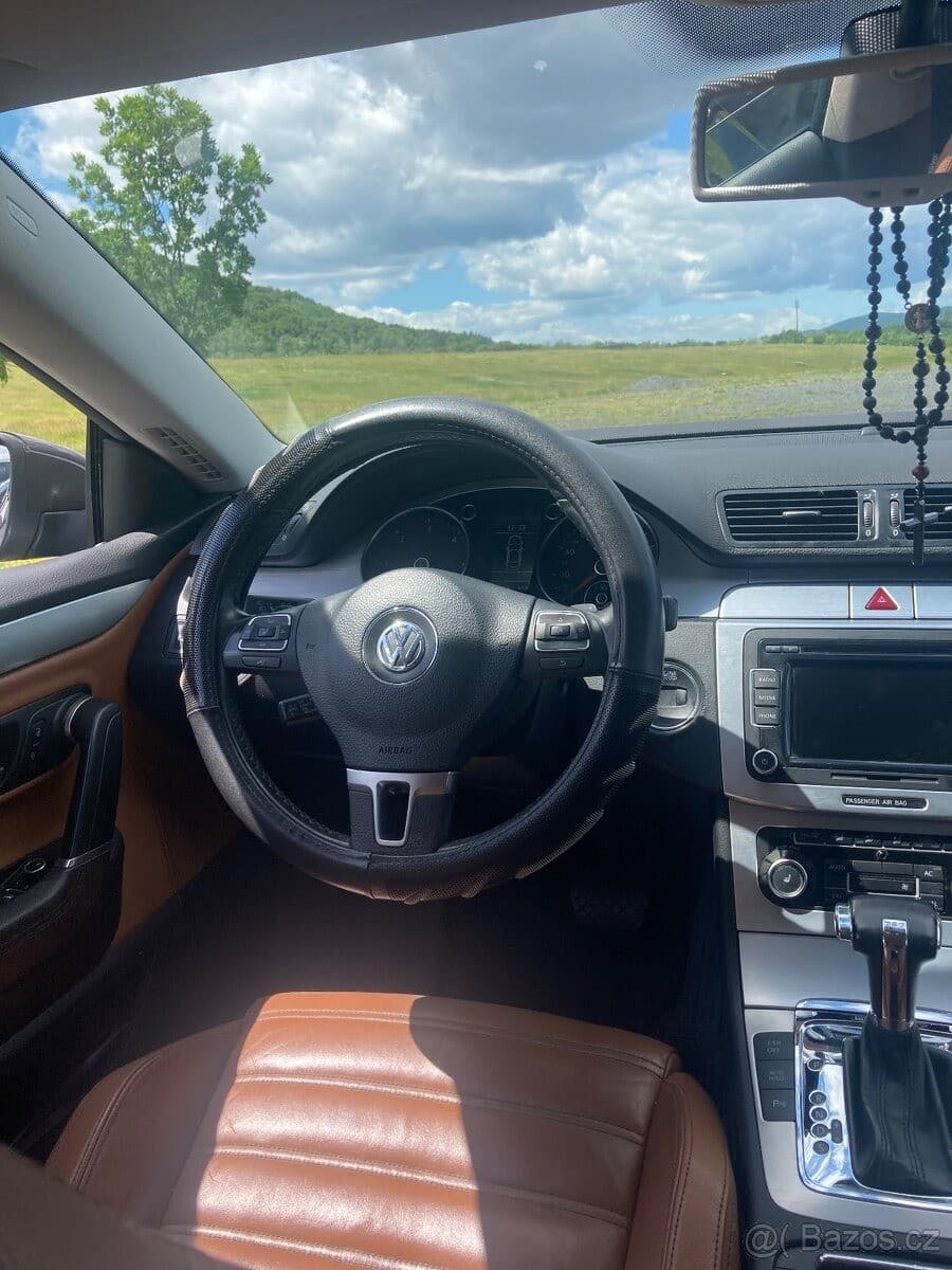 2010 Volkswagen PASSAT - 11