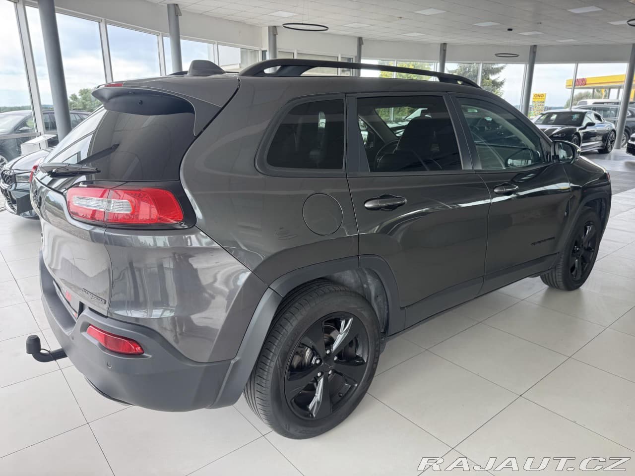 2017 Jeep CHEROKEE - 6
