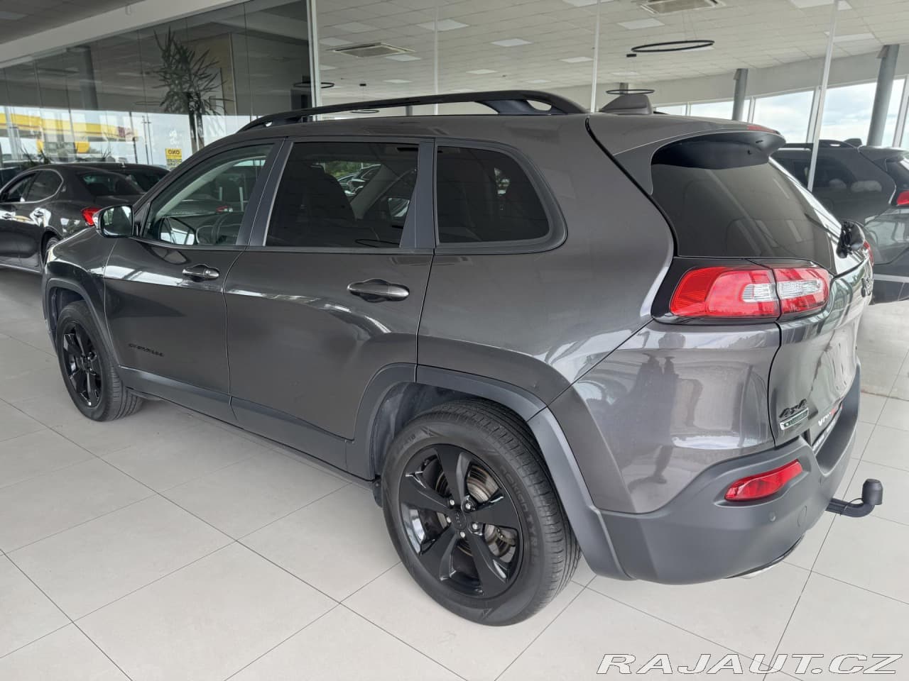 2017 Jeep CHEROKEE - 8