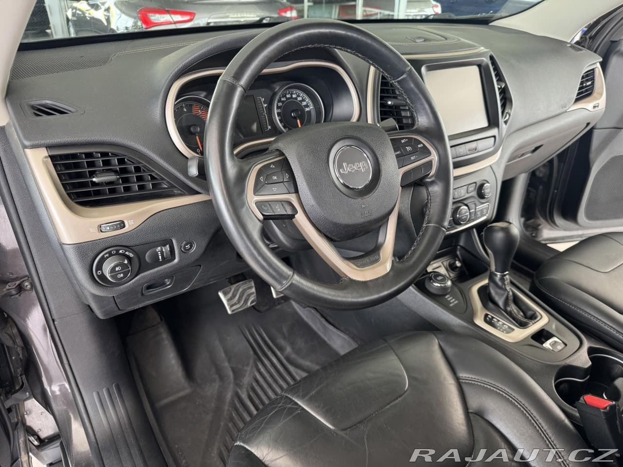 2017 Jeep CHEROKEE - 12