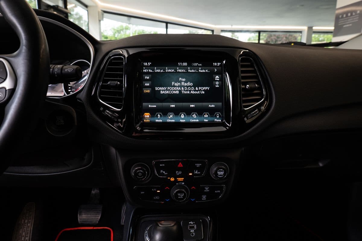 2019 Jeep COMPASS - 10