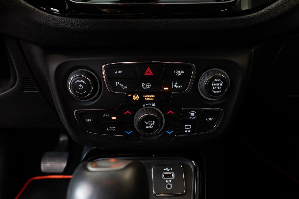 2019 Jeep COMPASS - 12