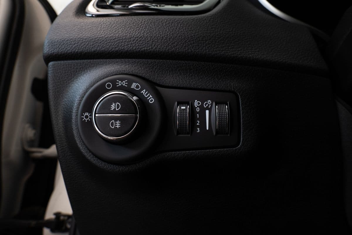 2019 Jeep COMPASS - 16