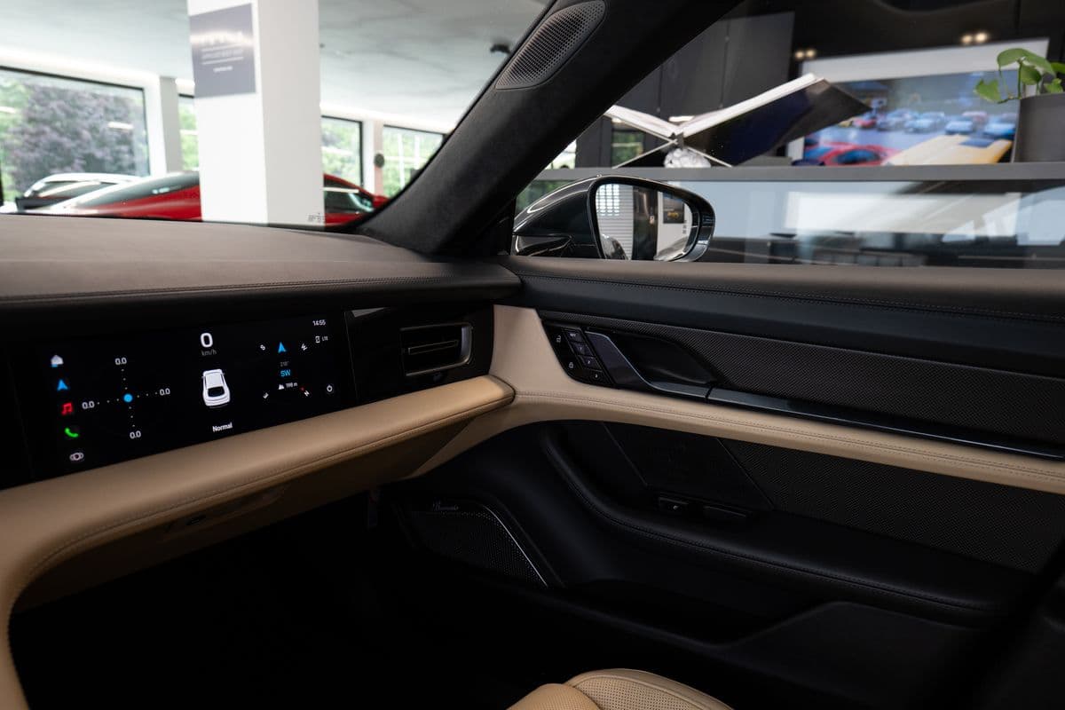 2021 Porsche TAYCAN - 18