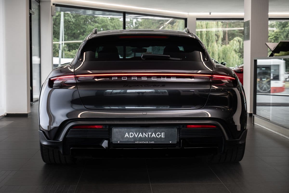 2021 Porsche TAYCAN - 3