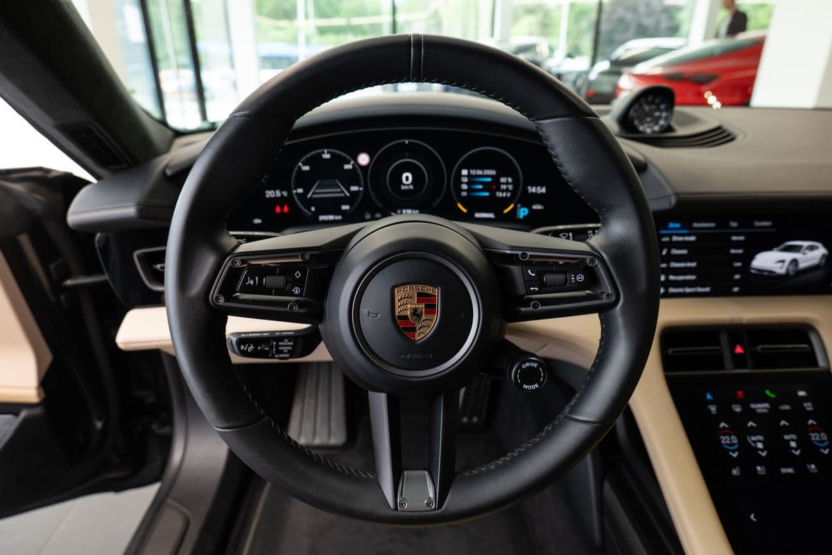 2021 Porsche TAYCAN - 6