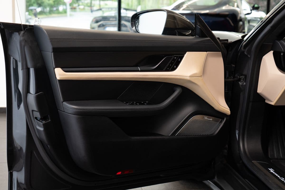 2021 Porsche TAYCAN - 7