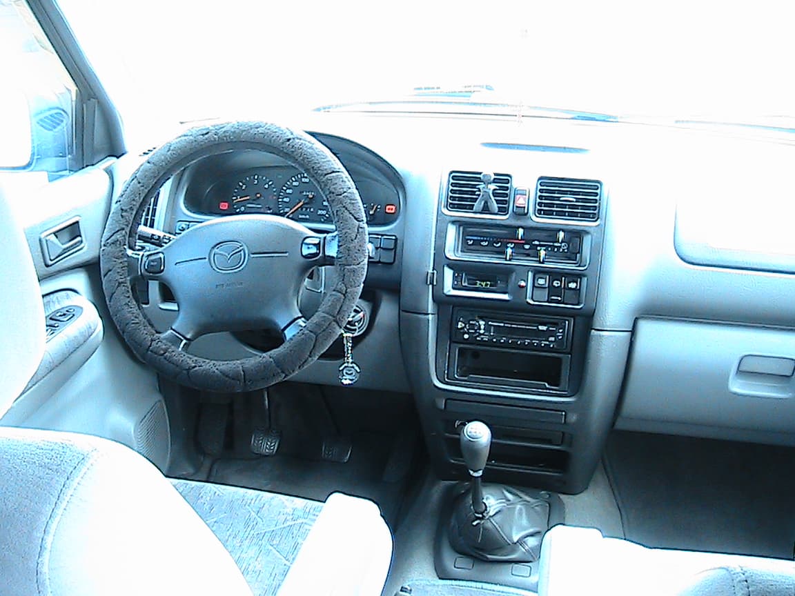 1999 Mazda MPV - 10