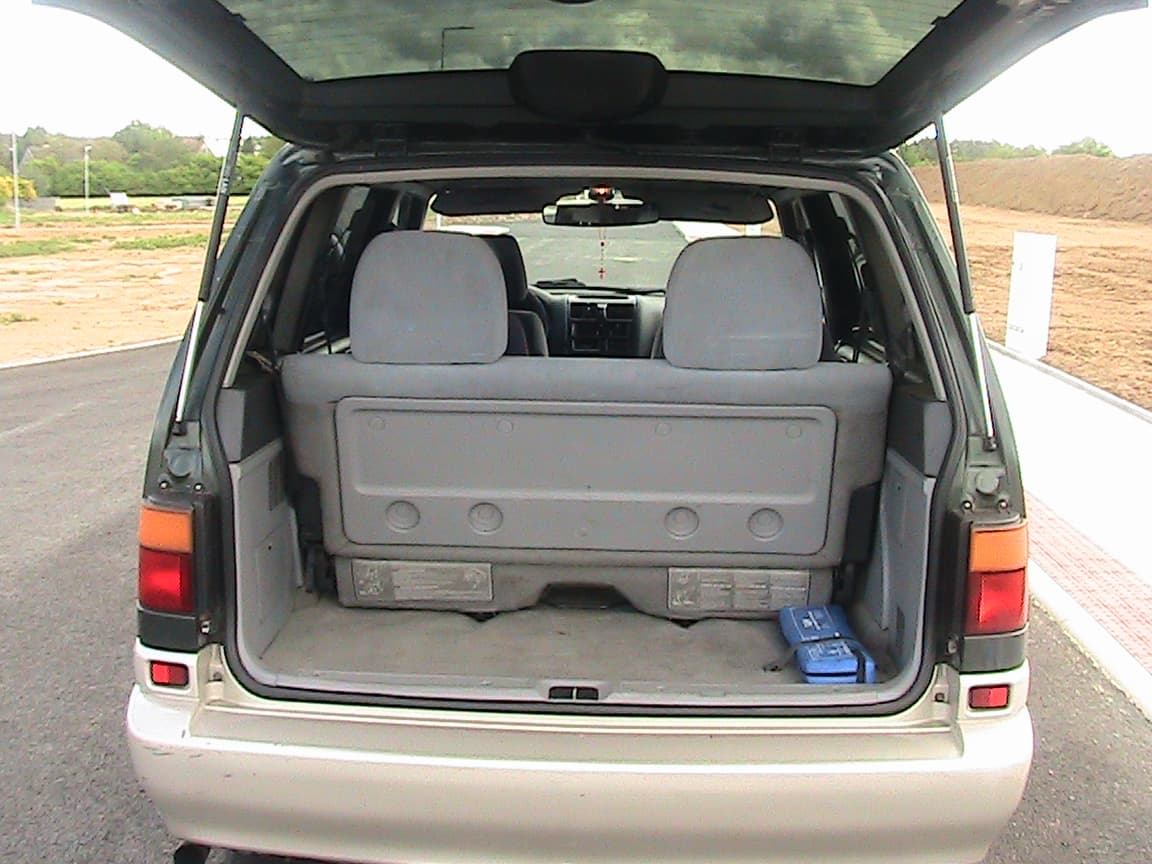 1999 Mazda MPV - 16