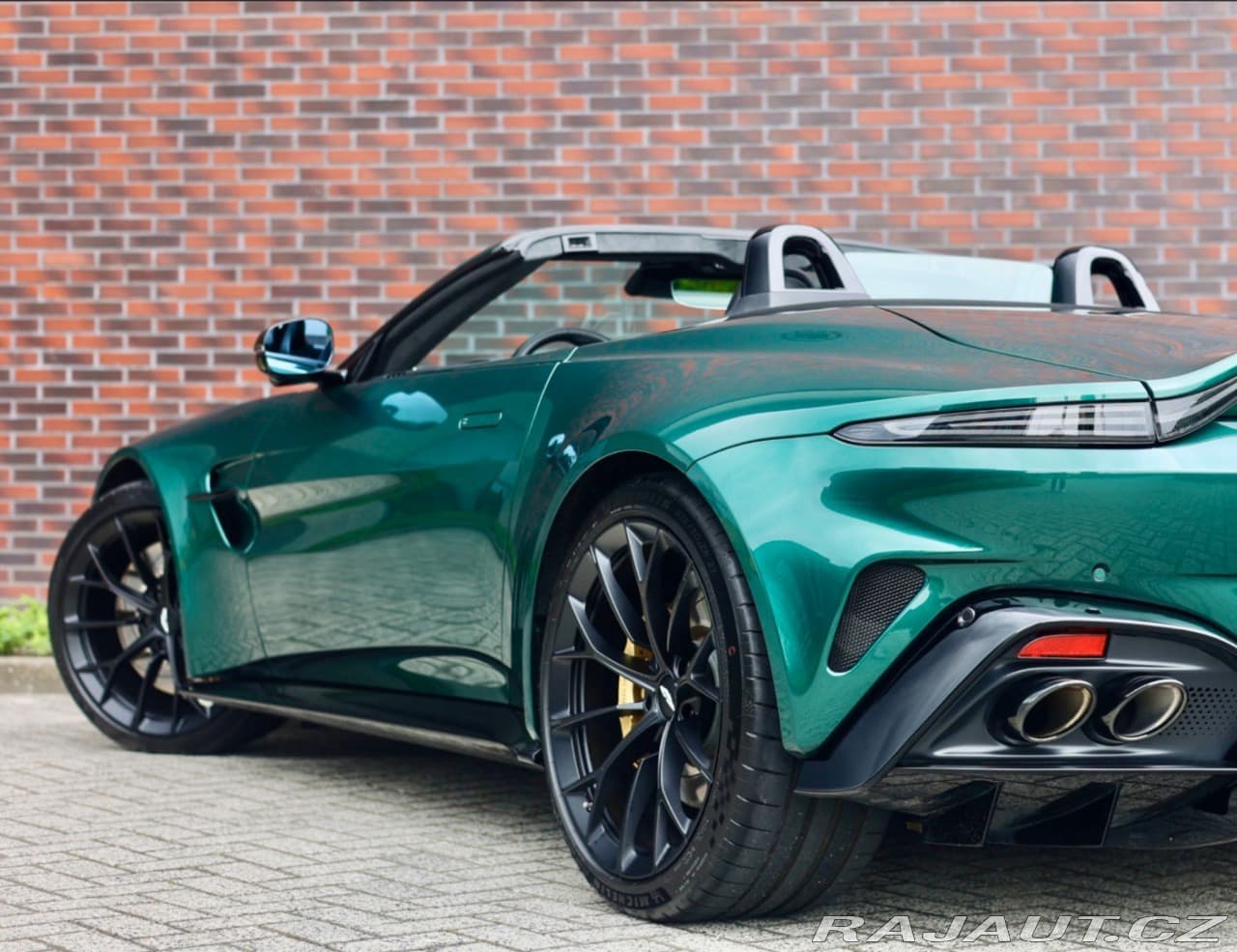 2025 Aston Martin V8 VANTAGE - 4