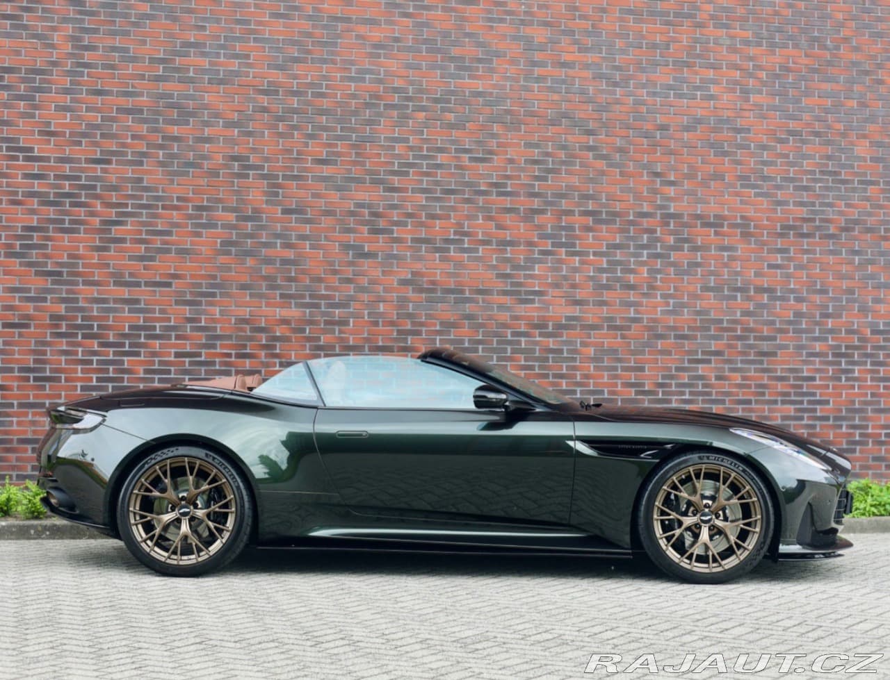 2024 Aston Martin DB12 - 11