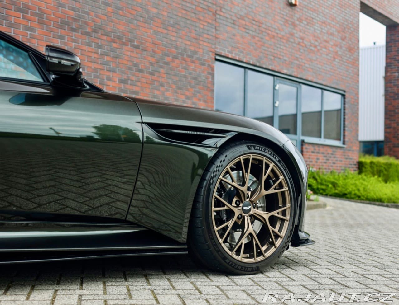 2024 Aston Martin DB12 - 16