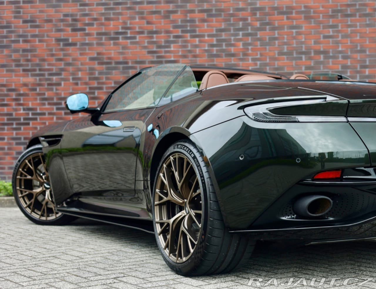 2024 Aston Martin DB12 - 4