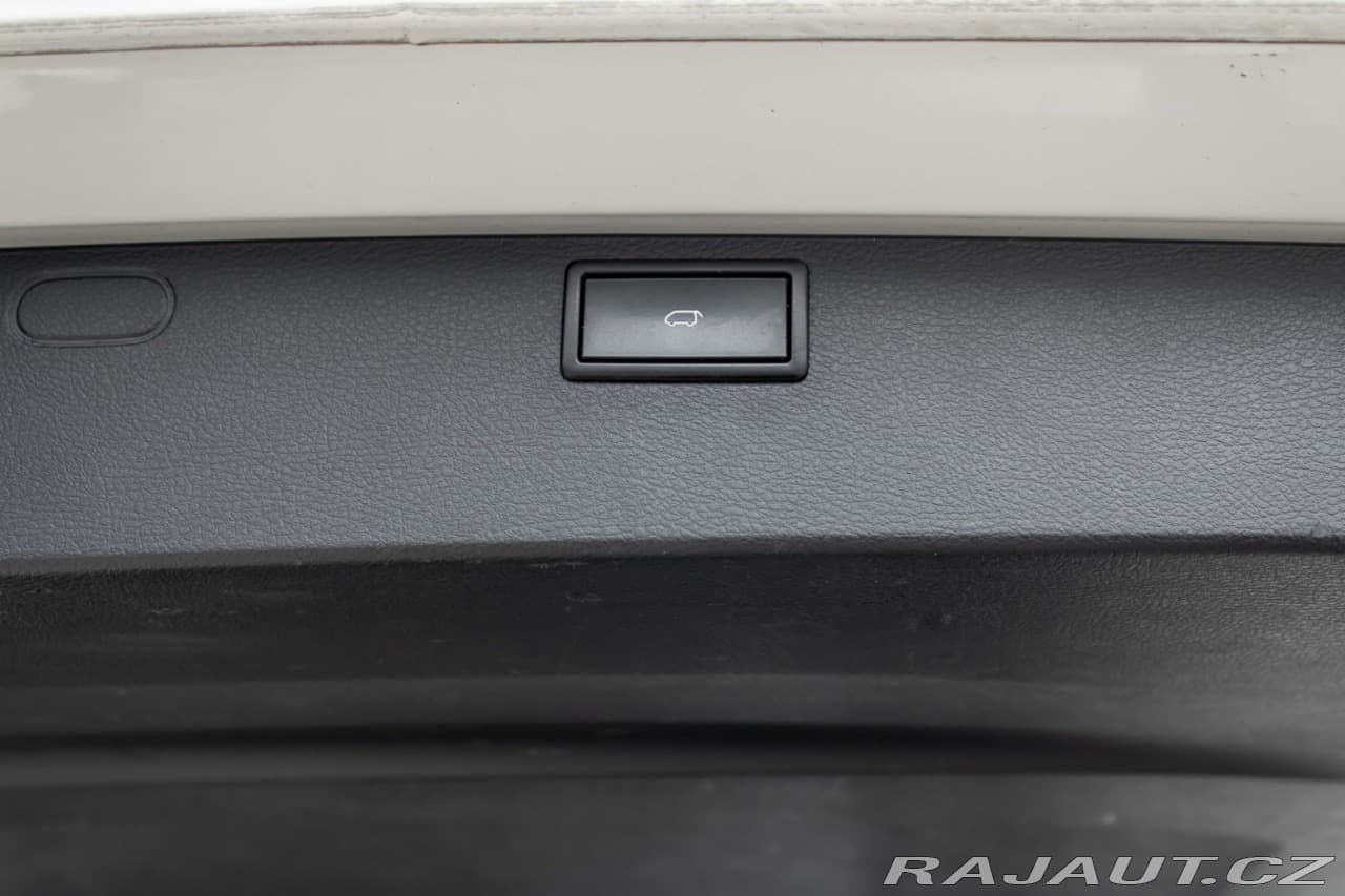 2019 Volkswagen MULTIVAN - 19