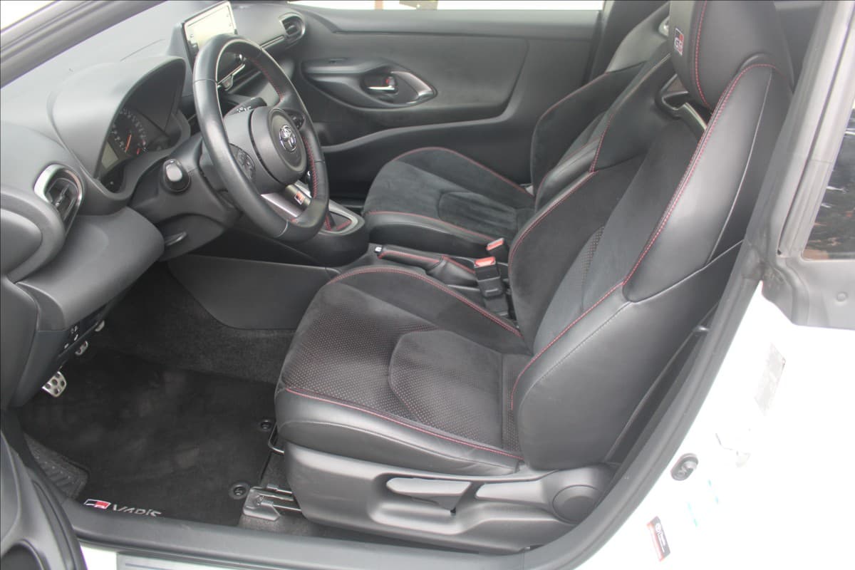 2021 Toyota YARIS - 11