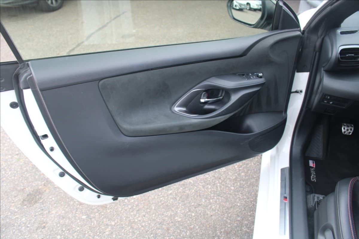 2021 Toyota YARIS - 13