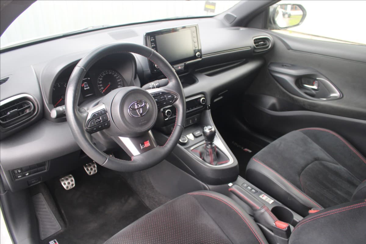 2021 Toyota YARIS - 14